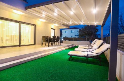Kastel Novi Apartamento | Villa Castelli, Apartment with Pool, Kastela