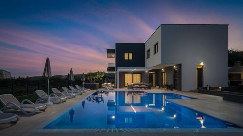 Rudine Villa | Villa Castello