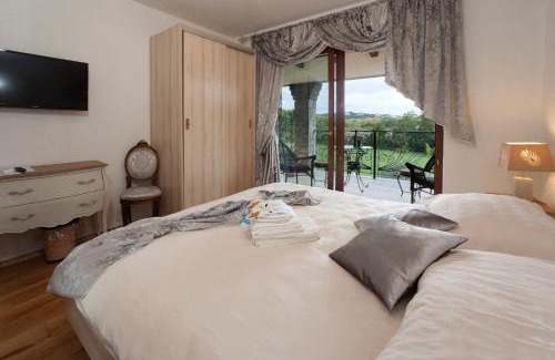 Valkarin Casa | Villa Castello Rausch