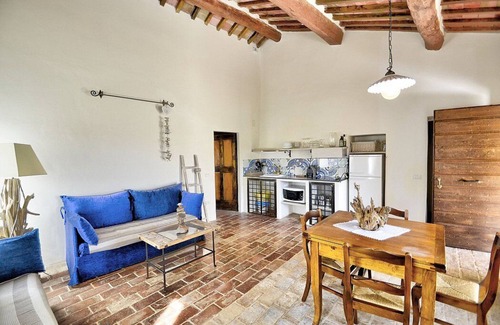 Umbertide Casa | Villa Cenobio A: A characteristic and welcoming apartment that is part of an ancient country house made of stone, with Free WI-FI.