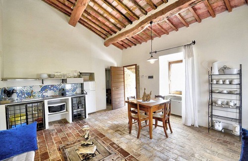 Umbertide Casa | Villa Cenobio A: A characteristic and welcoming apartment that is part of an ancient country house made of stone, with Free WI-FI.