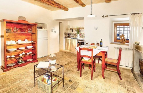 Umbertide Casa | Villa Cenobio E: A characteristic and welcoming apartment that is part of an ancient country house made of stone, with Free WI-FI.