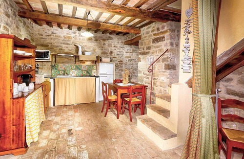 Umbertide Casa | Villa Cenobio G: A characteristic and welcoming two-story apartment that is part of an ancient country house made of stone, with Free WI-FI.