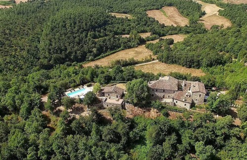 Umbertide Casa | Villa Cenobio I: A characteristic and welcoming two-story cottage made of stone, with Free WI-FI.