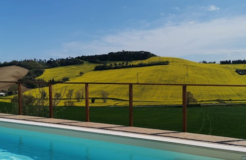 Loreto Villa | Villa Ceresà con piscina a 1.5 km del mar x 14 personas.