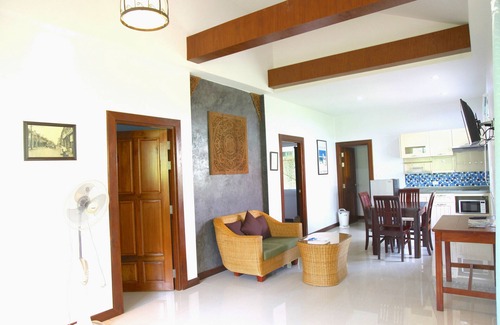 Ko Lanta Cabaña | Villa Chao Koh. Rodeado de vegetación y jardines tropicales.