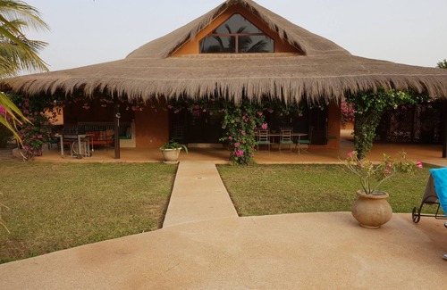 Nianing Villa | VILLA CHEZ BIBI - 8 personas con piscina, bar piscina, terraza solarium, pontón, jardín, wifi
