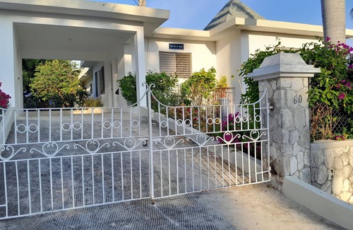 IronShore Estates Villa | Villa Chinnor