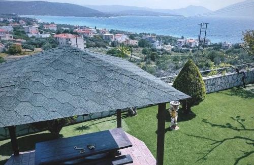 Kymi-Aliveri Apartamento | Villa Christine - Maisonettes with fireplace