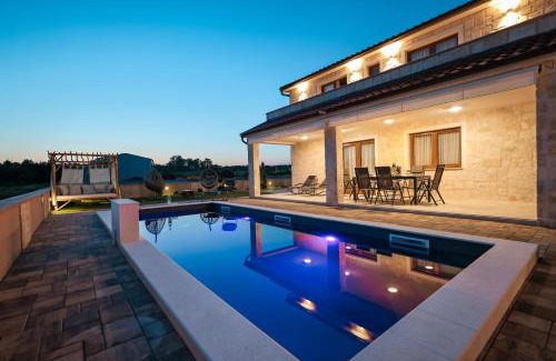 Privlaka Villa | Villa Cicibella with heated pool 150 meters from the beach - by TA Leut Agency