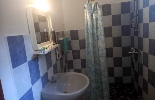 Bain Boeuf Apartamento | Parte de una villa con vistas directamente a la piscina.