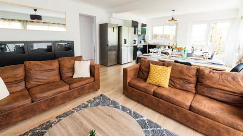 Cholet Casa | VILLA CITY GARDEN - Maison Spacieuse et Jardin - Proche Centre ville