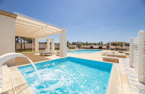 Capilungo Villa | Villa Claretta: Una villa luminosa y soleada de dos pisos situada en una posición tranquila.