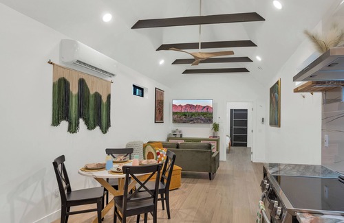 Poets Square Casa | Villa Clemente Central 1br Resort Oasis UofA Relaxation Pet Friendly