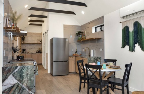 Poets Square Casa | Villa Clemente Central 1br Resort Oasis UofA Relaxation Pet Friendly