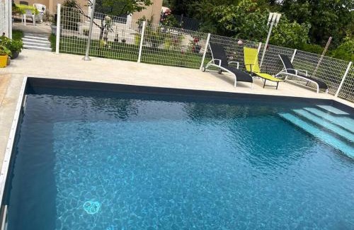Carpentras Casa | Villa climatisé avec piscine et jacuzzi