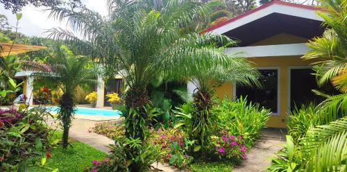 Nuevo Arenal Casa | Villa Colibri at LakeGardens
