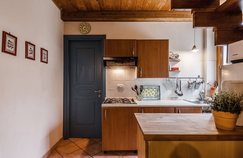 Fara in Sabina Apartamento | Casita en Villa con terraza y piscina