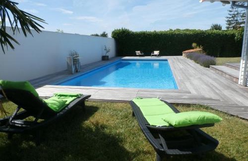 Mortagne-sur-Sevre Cama Y Desayuno | Villa Coloniale