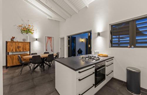 Willemstad Villa | Villa Color Breeze