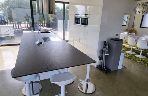 Liffre Casa | VILLA COMBINES MODERNITY AND STONES. IDEAL FOR FAMILY OR WORK