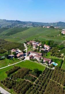 La Morra Casa | Villa con piscina e intera struttura a uso esclusivo casa del moré