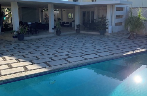 Residencial El Doral Casa | Villa las orquídeas, vista a montaña, Wi-Fi, parqueo gratis a minutos de playa