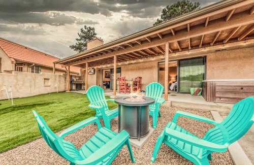 Ruidoso Apartamento | Villa Con Vista with Putting Green and Hot Tub!