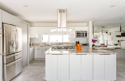 Gold Coast Villa | Villa Costa Esmeralda 6 BR 4.5 BA with pool sleeps 13