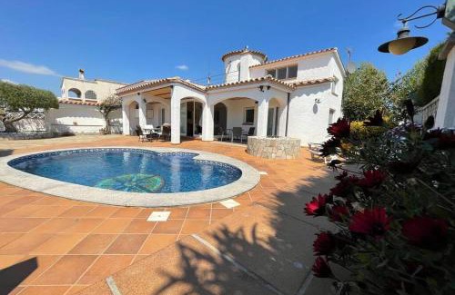 Castello d'Empuries Casa | Villa cozy Empuriabrava piscina privada
