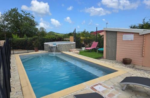 Le Diamant Villa | Villa créole et bien etre exclusif avec piscine et jacuzzi privé