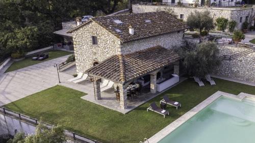 Calenzano Villa | Villa Crociferi