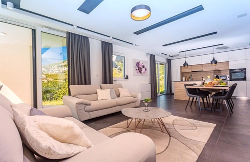 Klis Villa | VILLA CVITA 5-bedroom villa, heated pool, Jacuzzi