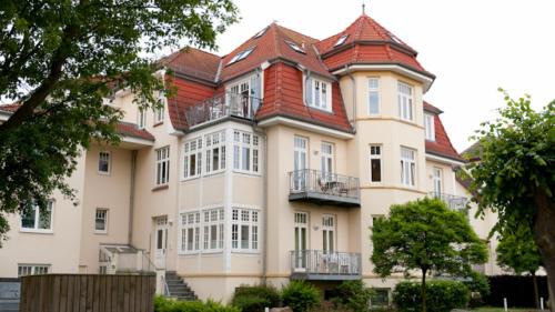 Kuhlungsborn Ost Apartamento | Villa Düne mit großer Sonnenterrasse, Kamin, Wlan und Tiefgarage für 2-4 Personen