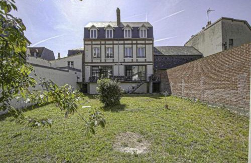 Deauville City Centre Villa | Villa d'exception au coeur de Deauville, Jardin & Cinéma privé