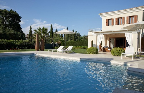 Dassia Villa | Villa Daphne junto al mar en Dassia con piscina privada climatizada al aire libre Jacuzzi