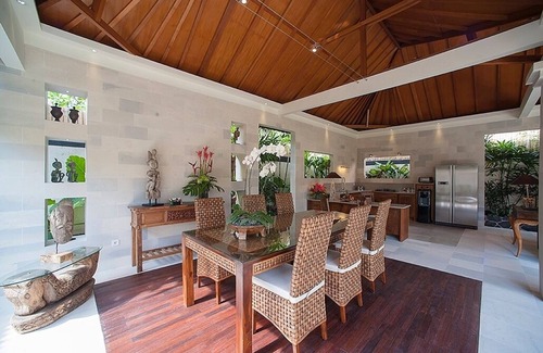 Sunset Road Villa | Villa Dayak Bali, un lujoso resort tropical en el corazón de Seminyak