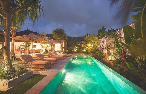 Sunset Road Villa | Villa Dayak Bali, un lujoso resort tropical en el corazón de Seminyak