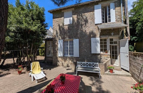Pornichet Villa | VILLA DE CARACTERE DANS UN JARDIN ARBORE CLOS A 5MN DES COMMERCES ET DE LA PLAGE
