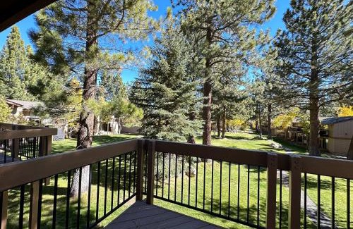 Mammoth Lakes Apartamento | Villa de los Pinos #40 condo