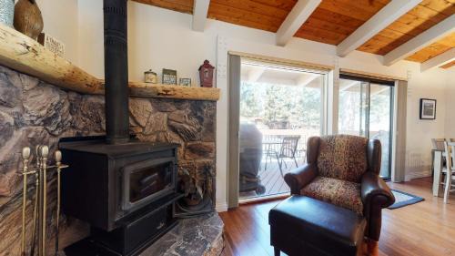 Mammoth Lakes Casa | Villa De Los Pinos Year-Round Activities Nearby Shopping & Restaurants