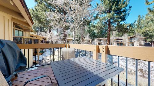 Mammoth Lakes Casa | Villa De Los Pinos Year-Round Activities Nearby Shopping & Restaurants