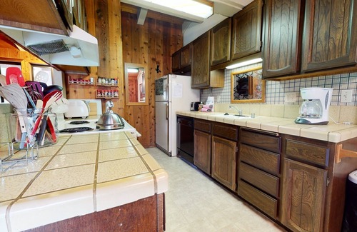 Mammoth Lakes Condominio | Villa de los Pinos 30 Great Complex Amenities, Walk to Town by RedAwning