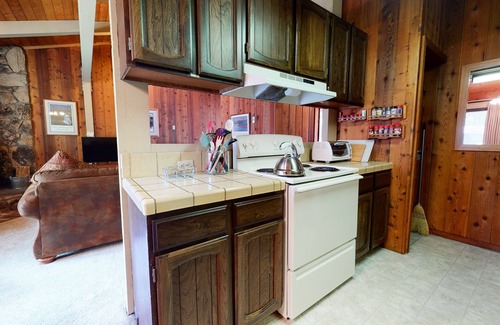 Mammoth Lakes Condominio | Villa de los Pinos 30 Great Complex Amenities, Walk to Town by RedAwning