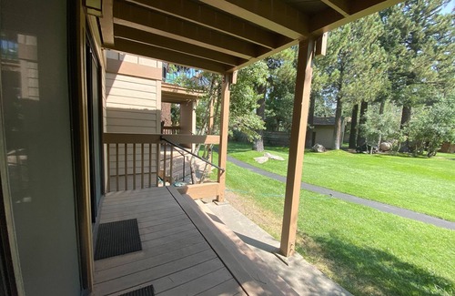 Mammoth Lakes Condominio | Villa de los Pinos 30 Great Complex Amenities, Walk to Town by RedAwning