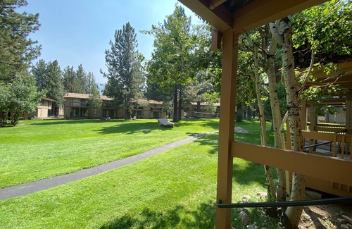 Mammoth Lakes Condominio | Villa de los Pinos 30 Great Complex Amenities, Walk to Town by RedAwning