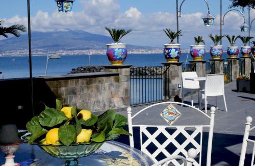 Vico Equense Villa | Villa De Luca - Luxury villa with terrace and Jacuzzi by the sea