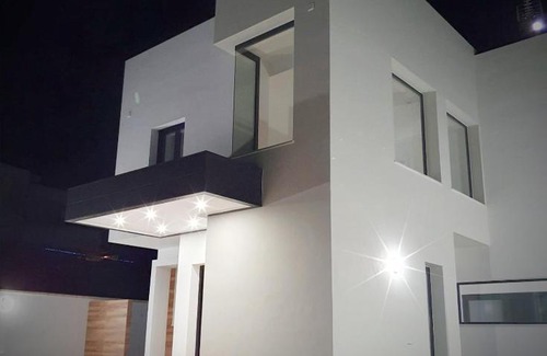La Línea de la Concepción Villa | Villa de Lujo en Santa Margarita