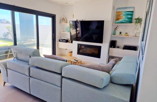 La Línea de la Concepción Villa | Villa de Lujo en Santa Margarita