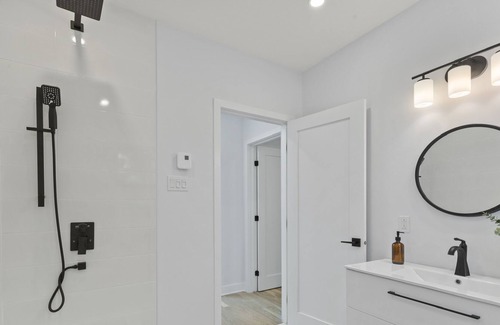 Saint-Lambert Villa | VILLA DE LUXE - 1O MIN FROM DOWNTOWN MONTREAL, QUEBEC